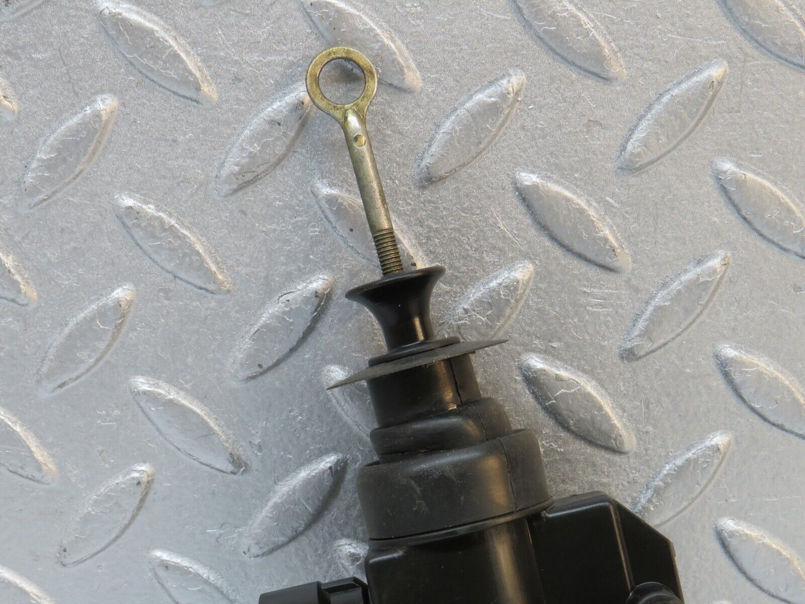 39739 Mercedes-Benz R129 320SL Coupe Door Lock Vacuum Actuator