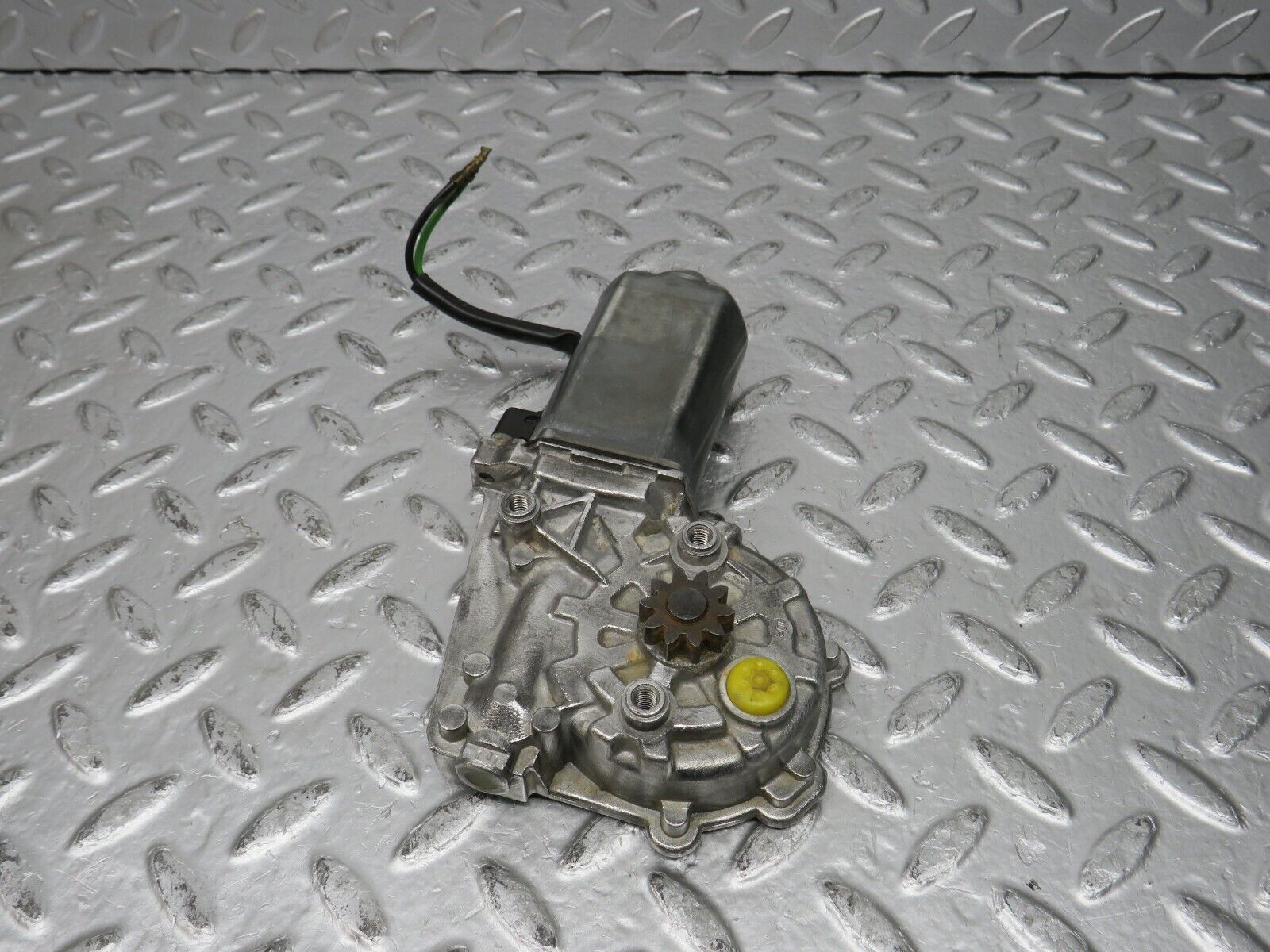 31196 Mercedes-Benz S124 220TE Window Regulator Motor Right Bosch 0130821285