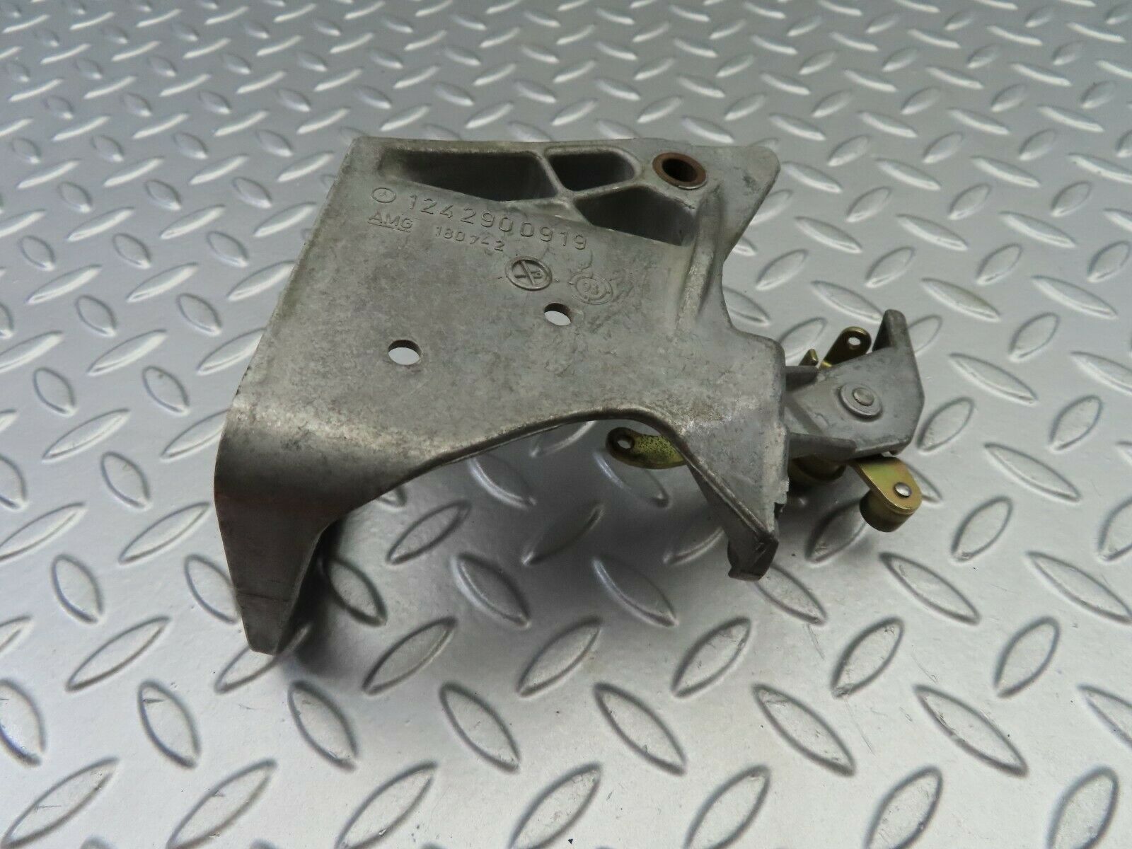 6709 Mercedes-Benz S124 E220 Wagon Brake Pedal Bracket 1242900919