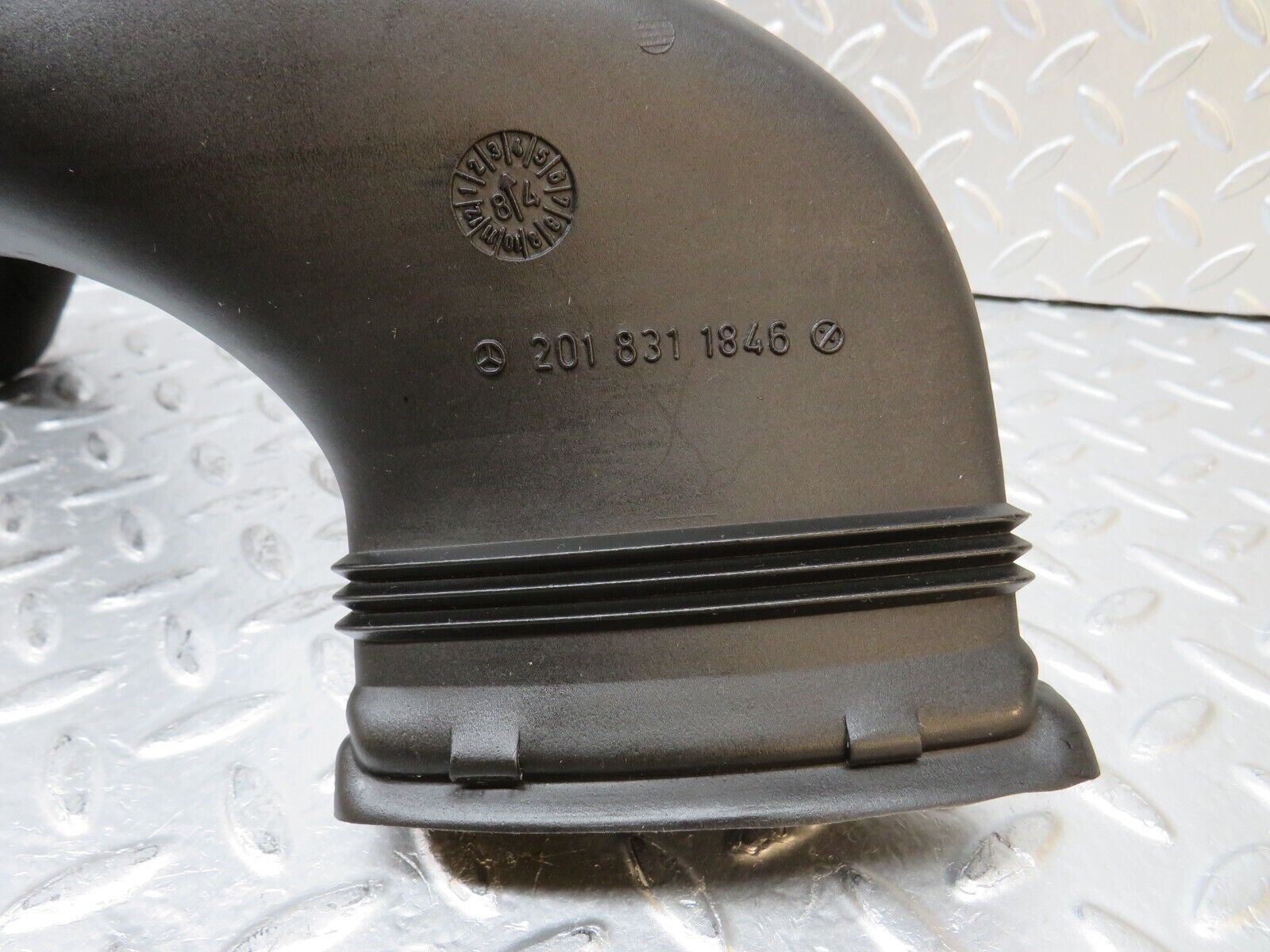 30612 Mercedes-Benz W201 190E 2.0L Air Duct Pipe Hose Right 2018311846