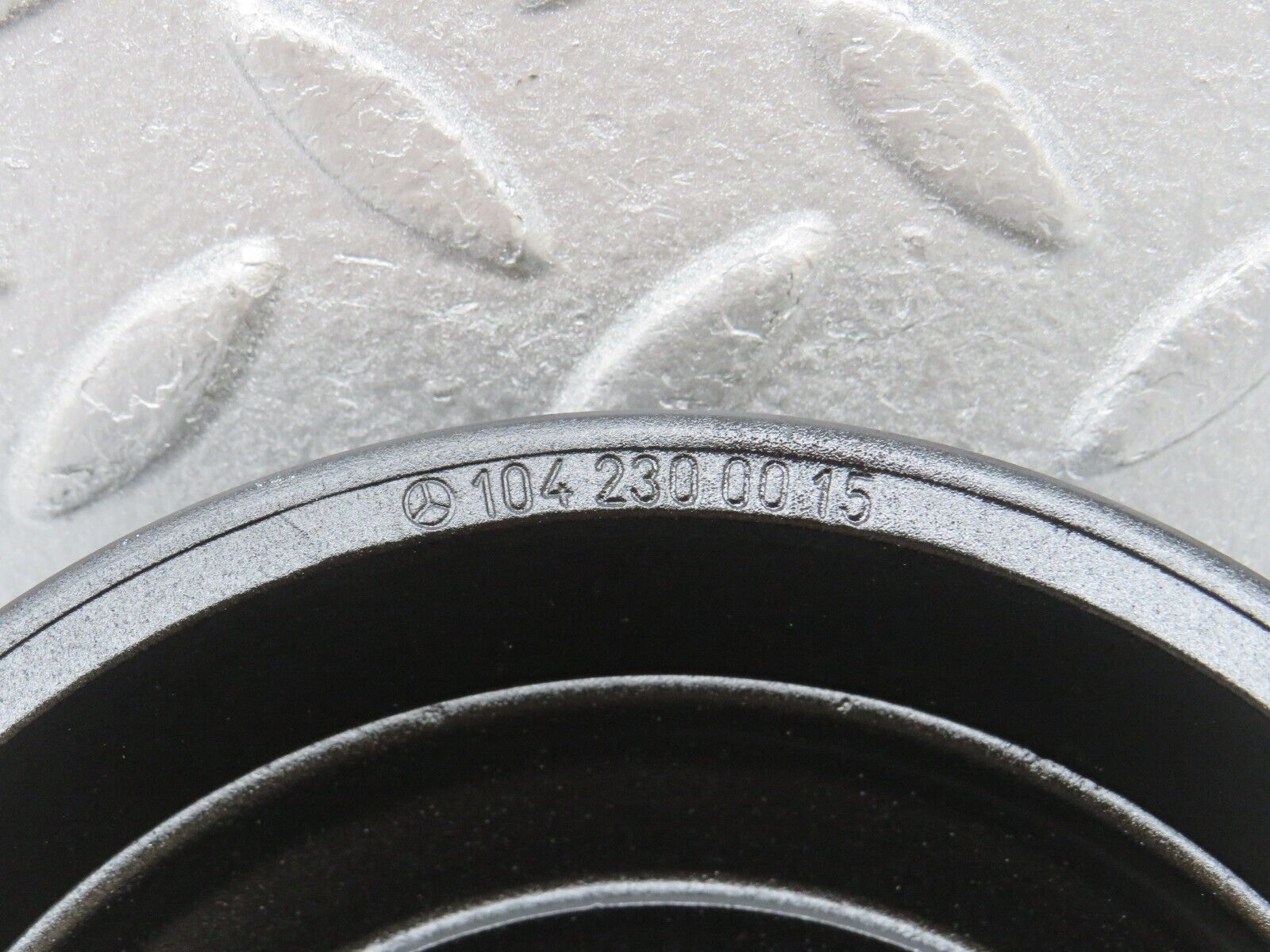 38103 Mercedes-Benz A124 320E Cabriolet Water Pump Pulley 1042300015