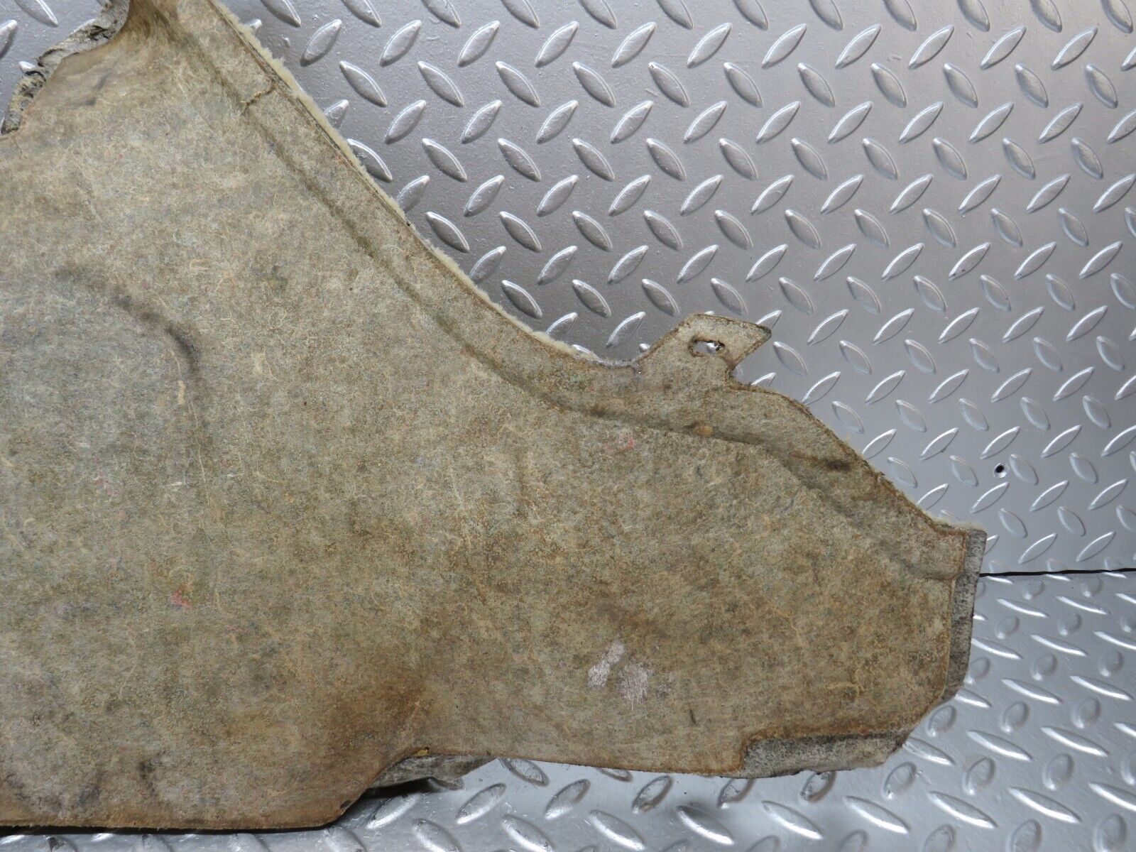 27628 Mercedes-Benz S124 300TE Wagon Centre Console Carpet Right Side Beige