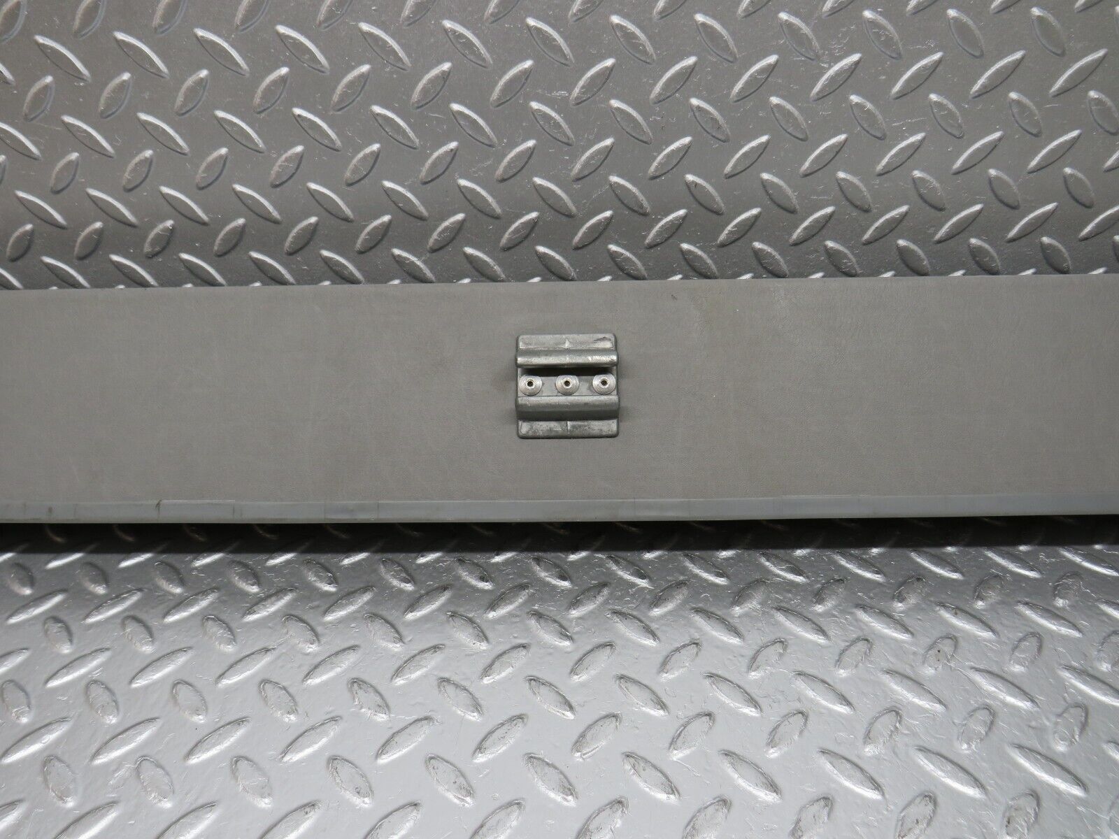 32581 Mercedes-Benz S124 300TE Wagon Trunk Roll Compartment Cover