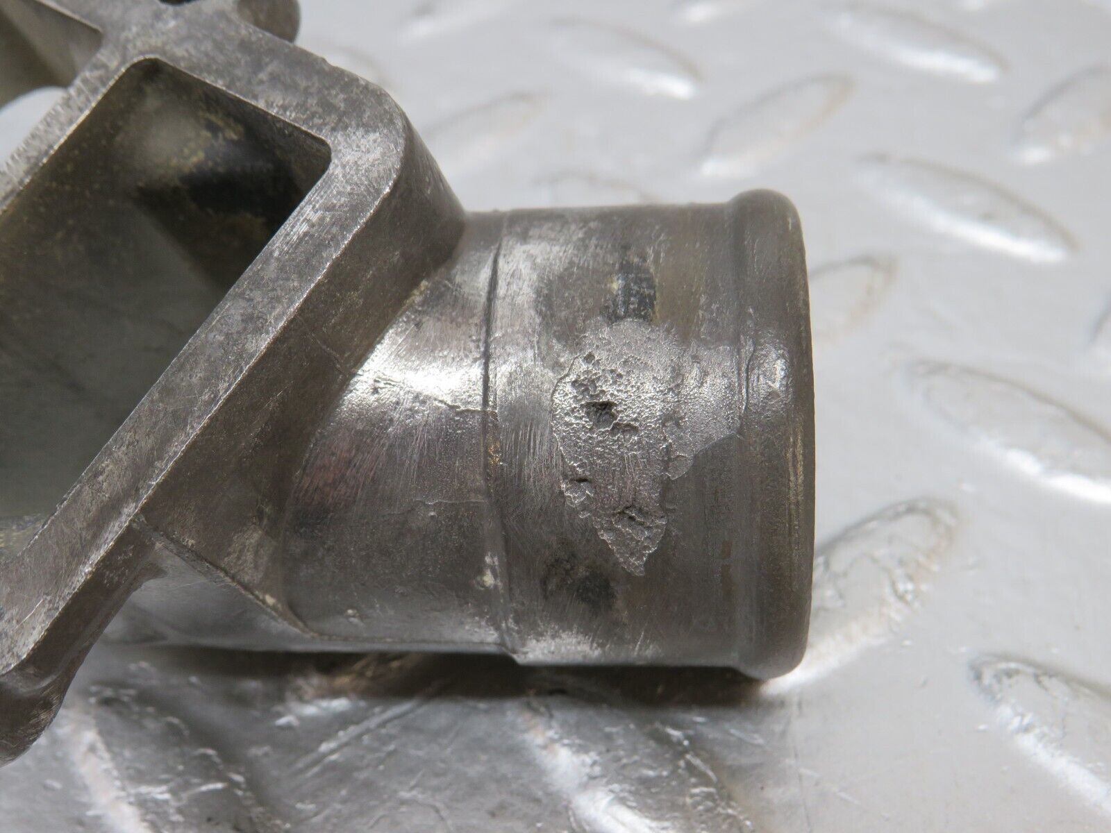 34489 Mercedes-Benz C126 380SEC Water Pump Flange 1172010103