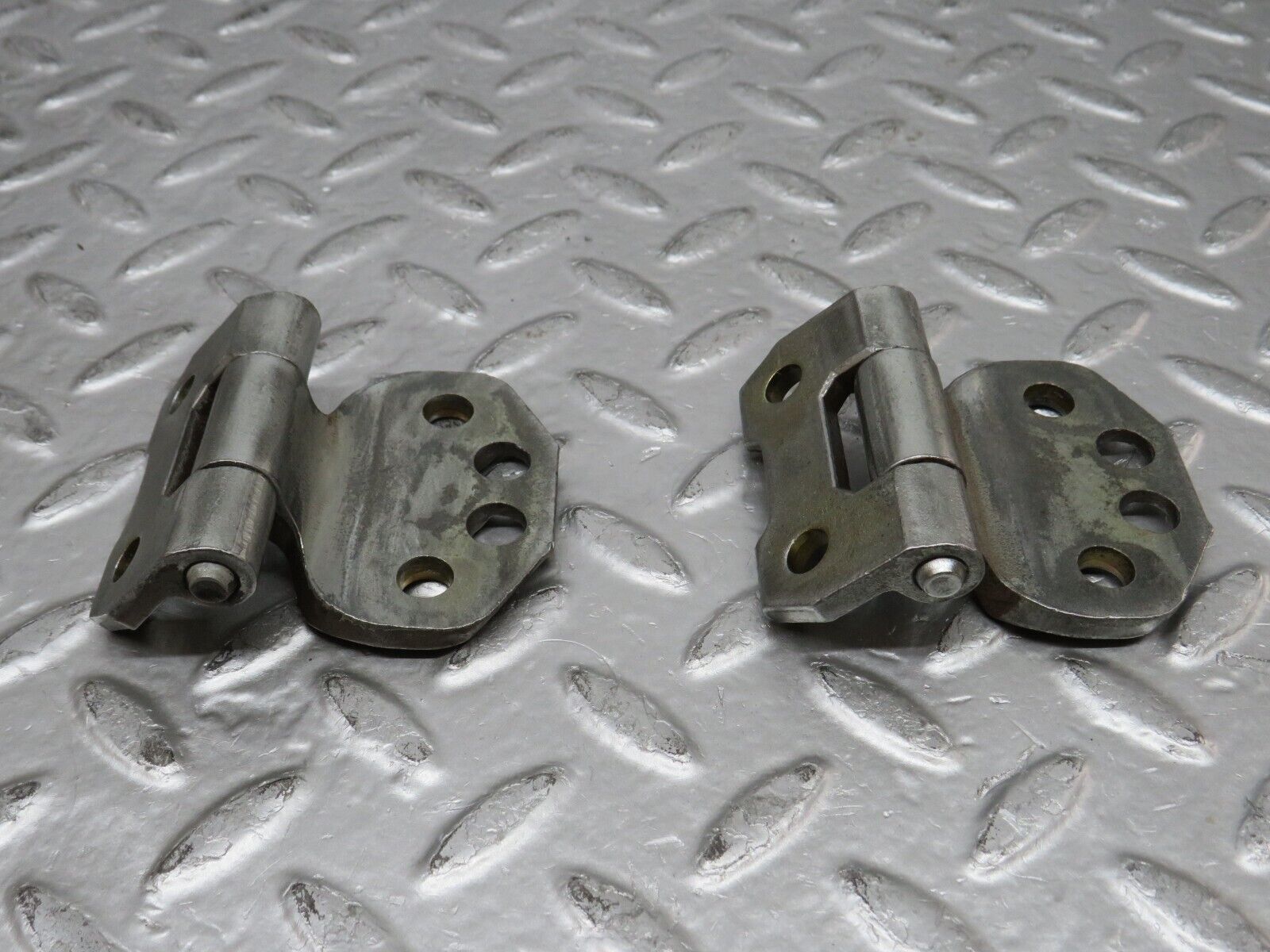 29602 Mercedes-Benz W124 230E Right Door Hinge Pair