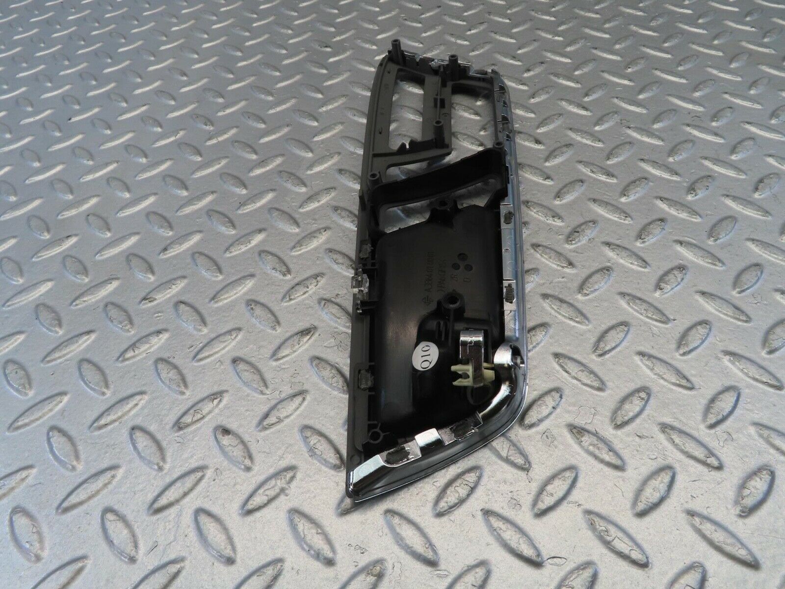 11105 Mercedes-Benz W221 S320 Front Right Door Handle 2217205848