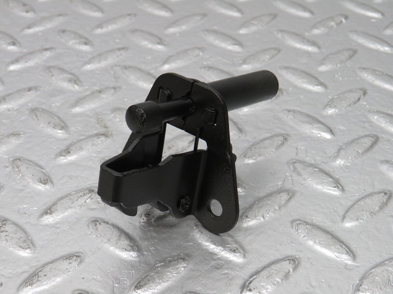 33789 Mercedes-Benz W201 190E 2.0L Bonnet Lock Catch 2018800260