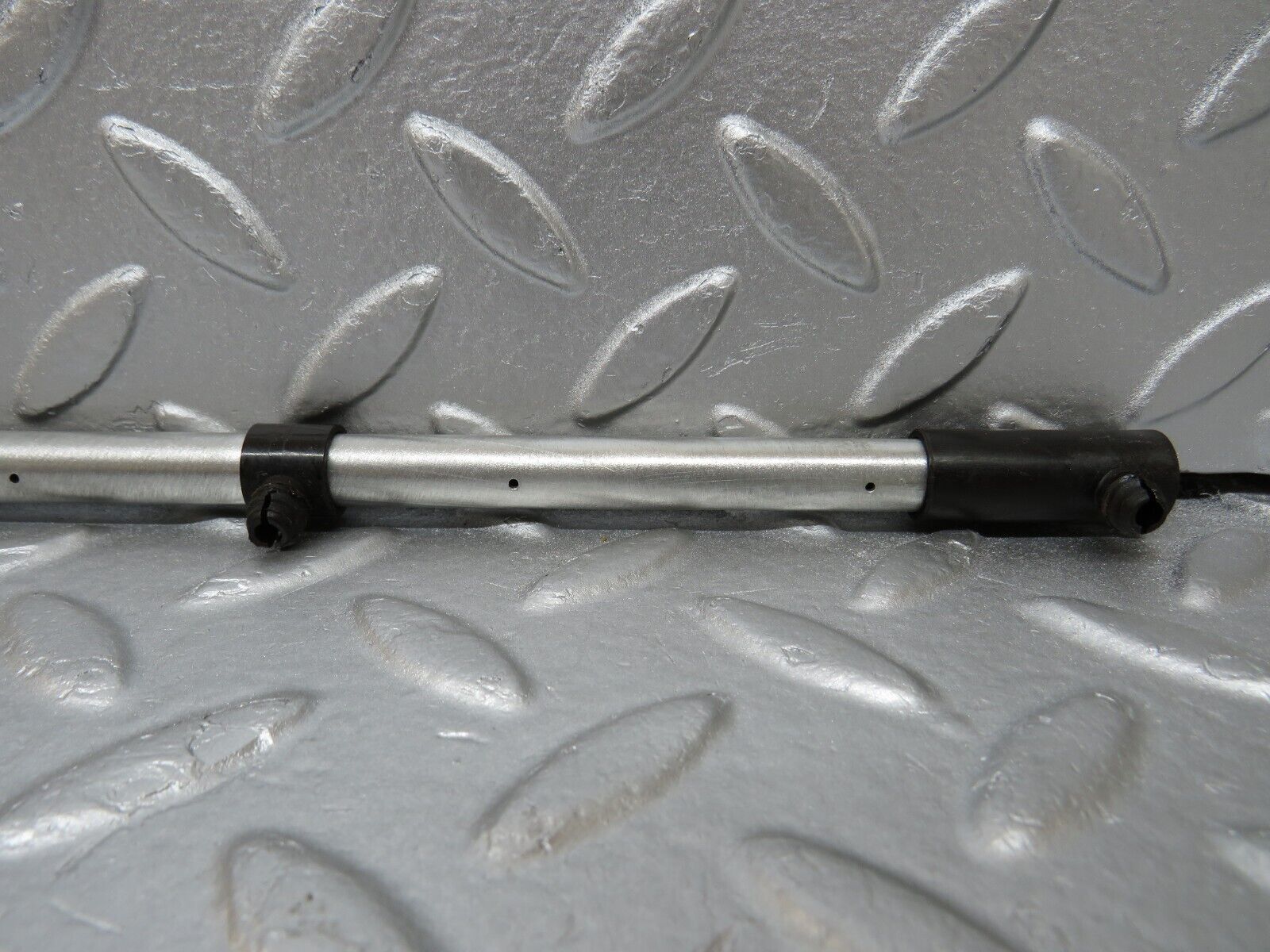 34550 Mercedes-Benz C126 380SEC Coupe Camshaft Oil Tube