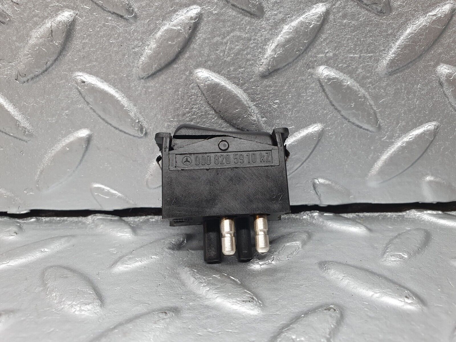 40766 Mercedes-Benz W123 300D Interior Light Switch 0008205910