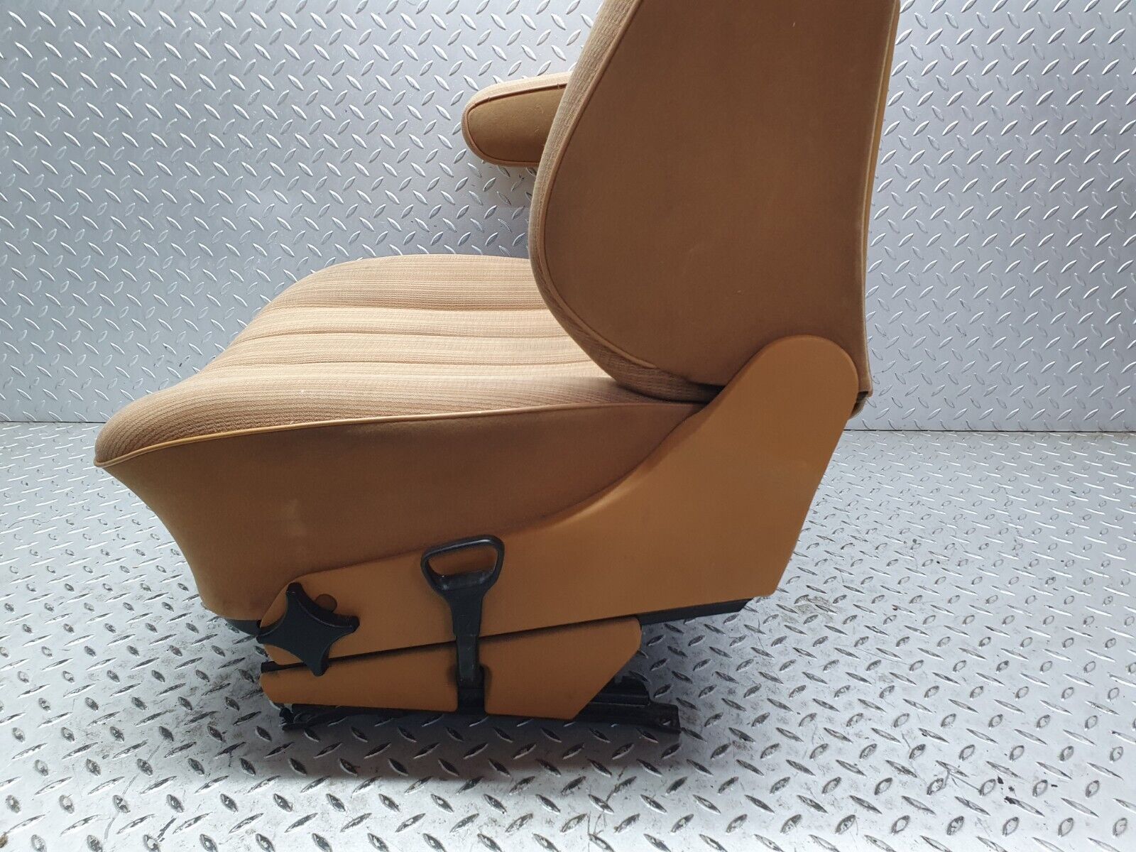 41375 Mercedes-Benz W124 200E Front Left Passenger Side Seat Palomino 1249101050