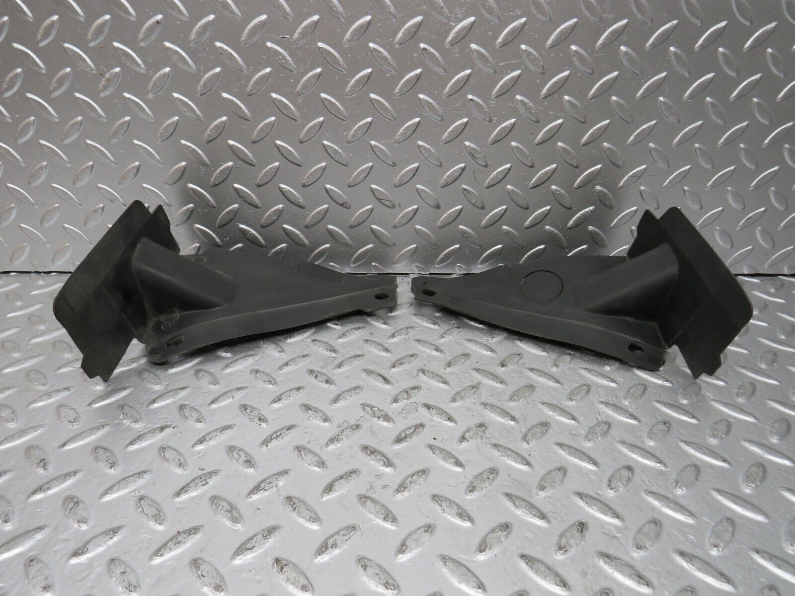 26442 Mercedes-Benz C124 220CE Covering Side Member Pair 1246280907 1246281007