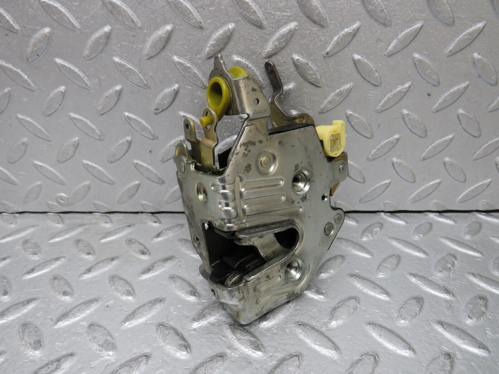 37808 Mercedes-Benz A124 320E Cabriolet Right Door Lock Mechanism