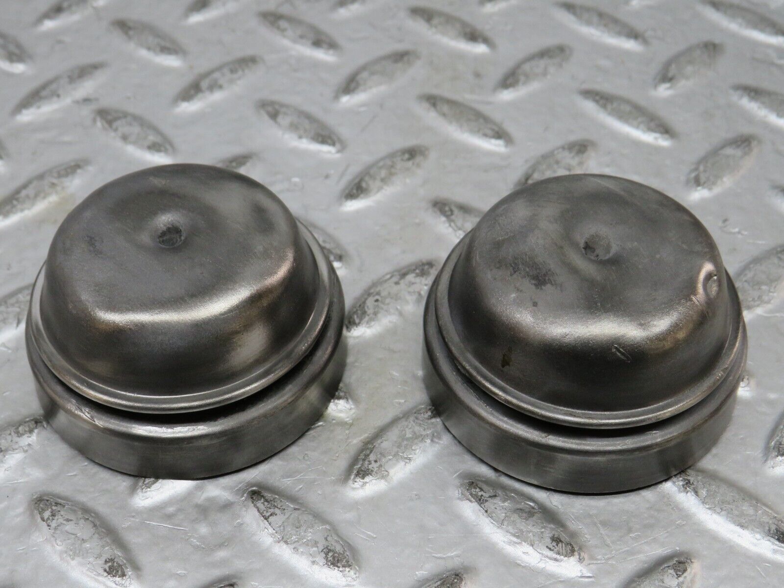 27406 Mercedes-Benz W123 280E Wheel Hub Locking Cap