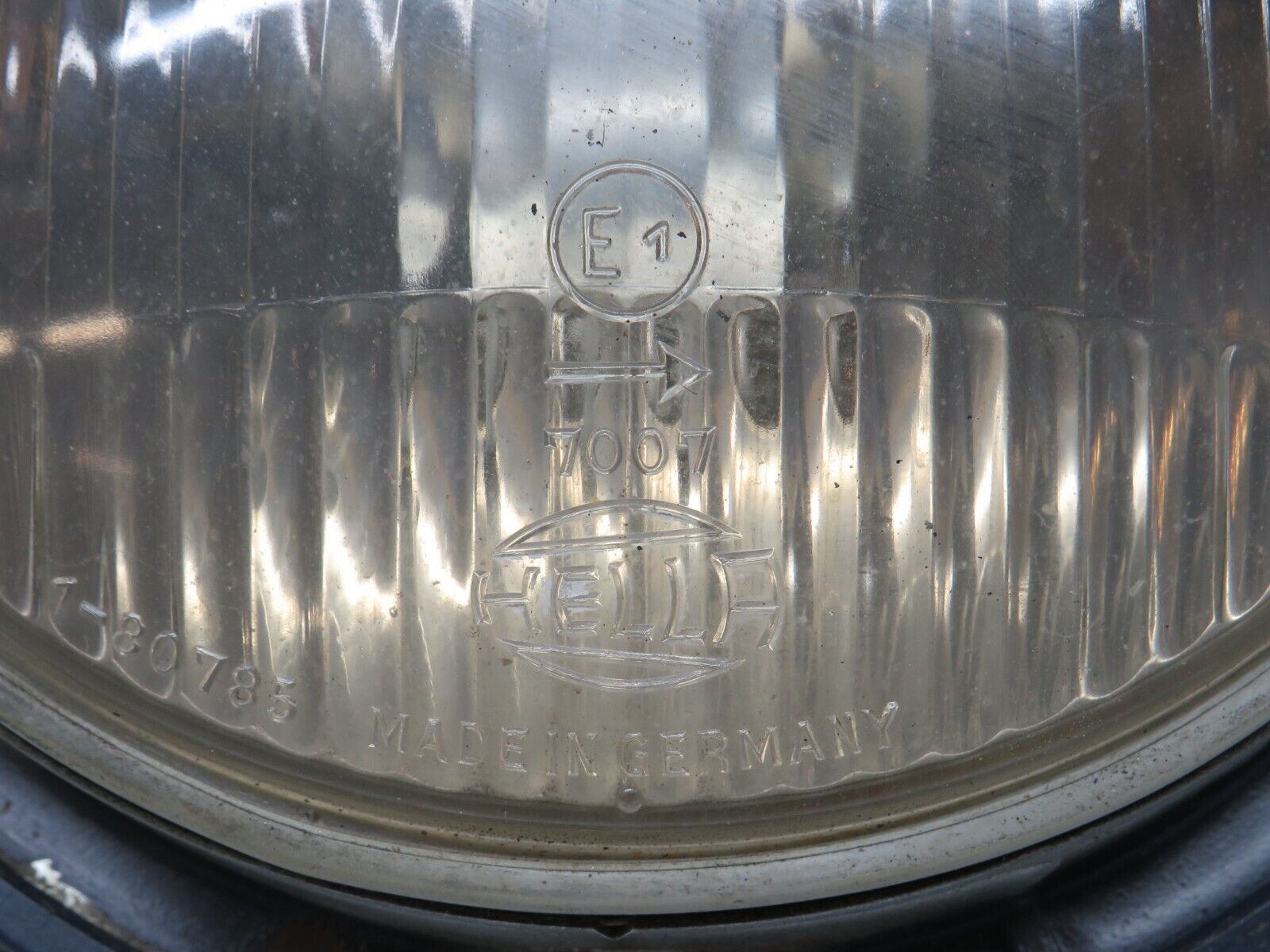 40507 Mercedes-Benz W110 230 Front Right Headlight Hella