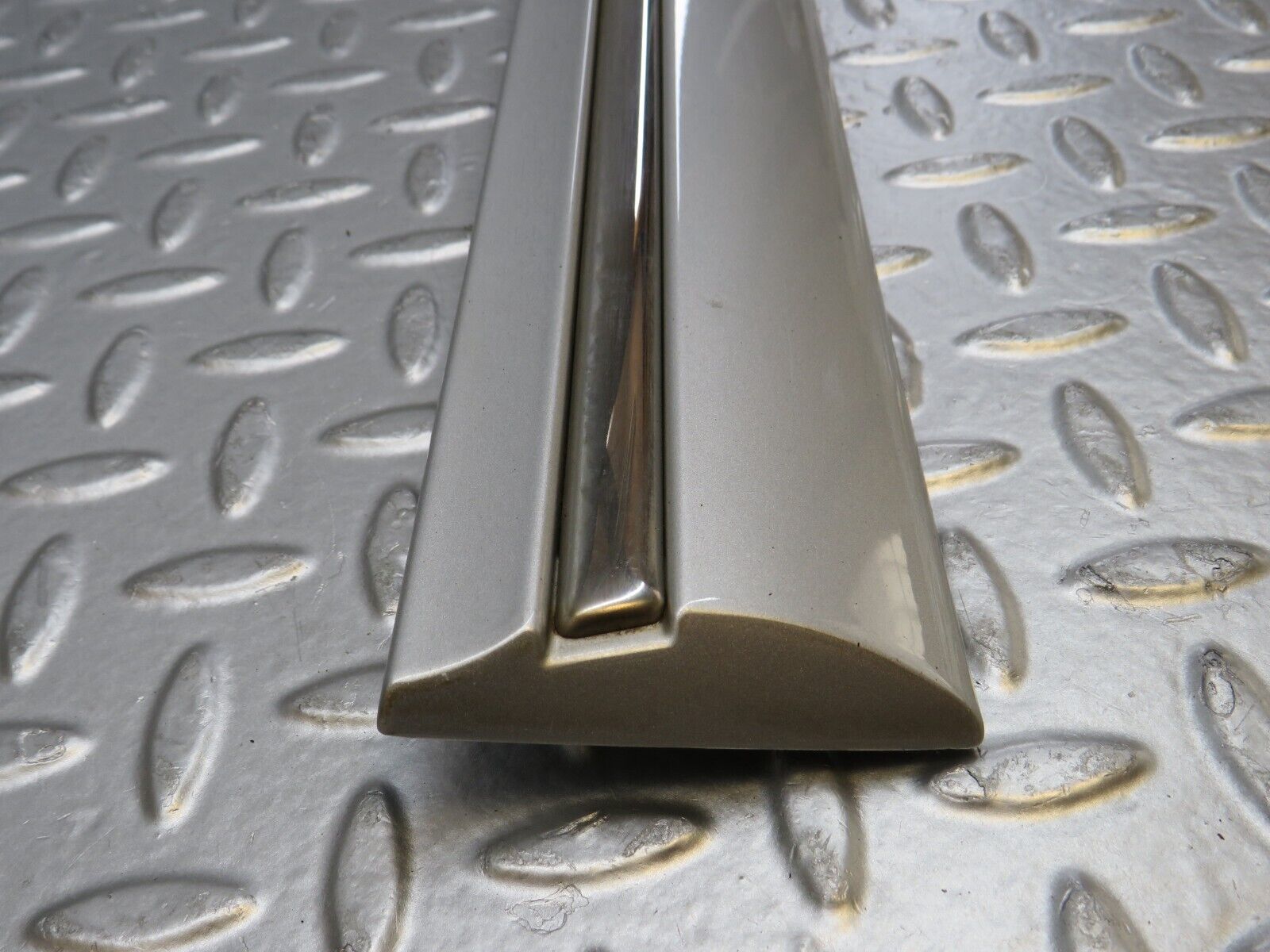 35013 Mercedes-Benz W210 320E Front Left Door Centre Moulding Trim 2106900382