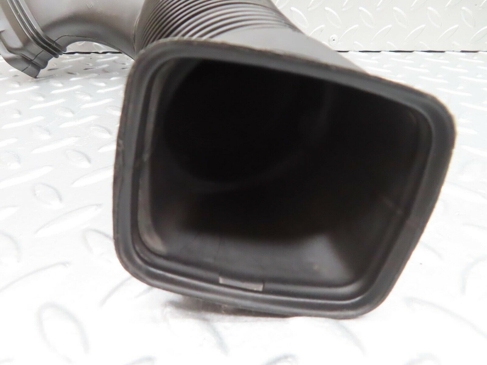 14749 Mercedes-Benz W201 190E Air Duct Pipe Hose Right 2018311646