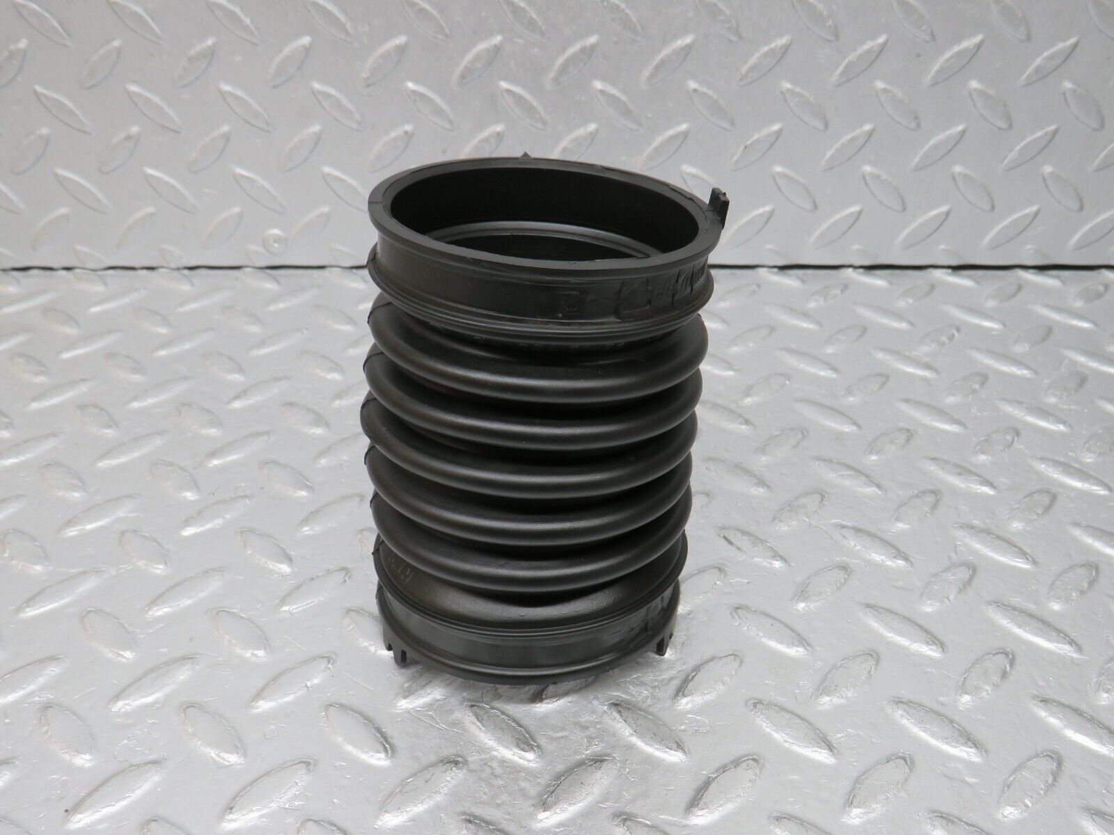 38275 Mercedes-Benz R129 280SL Coupe Air Intake Hose 1040940191