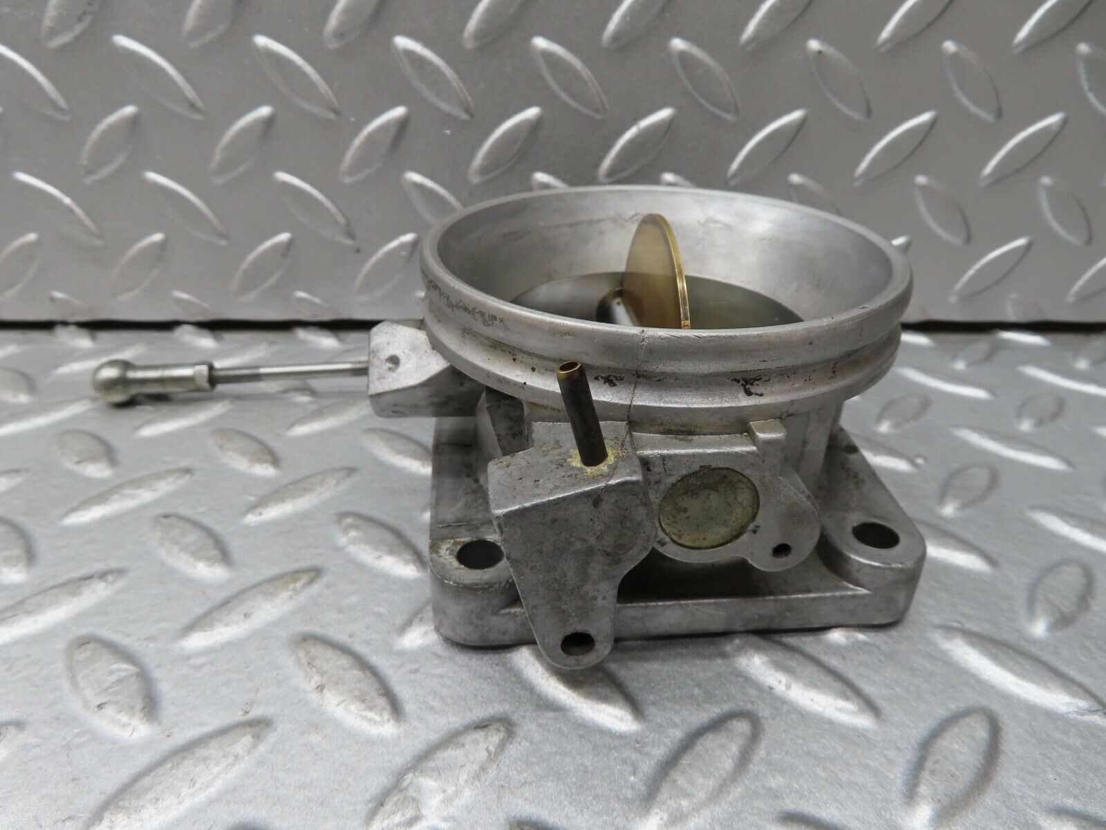 17822 Mercedes-Benz W116 450SEL Throttle Body Valve