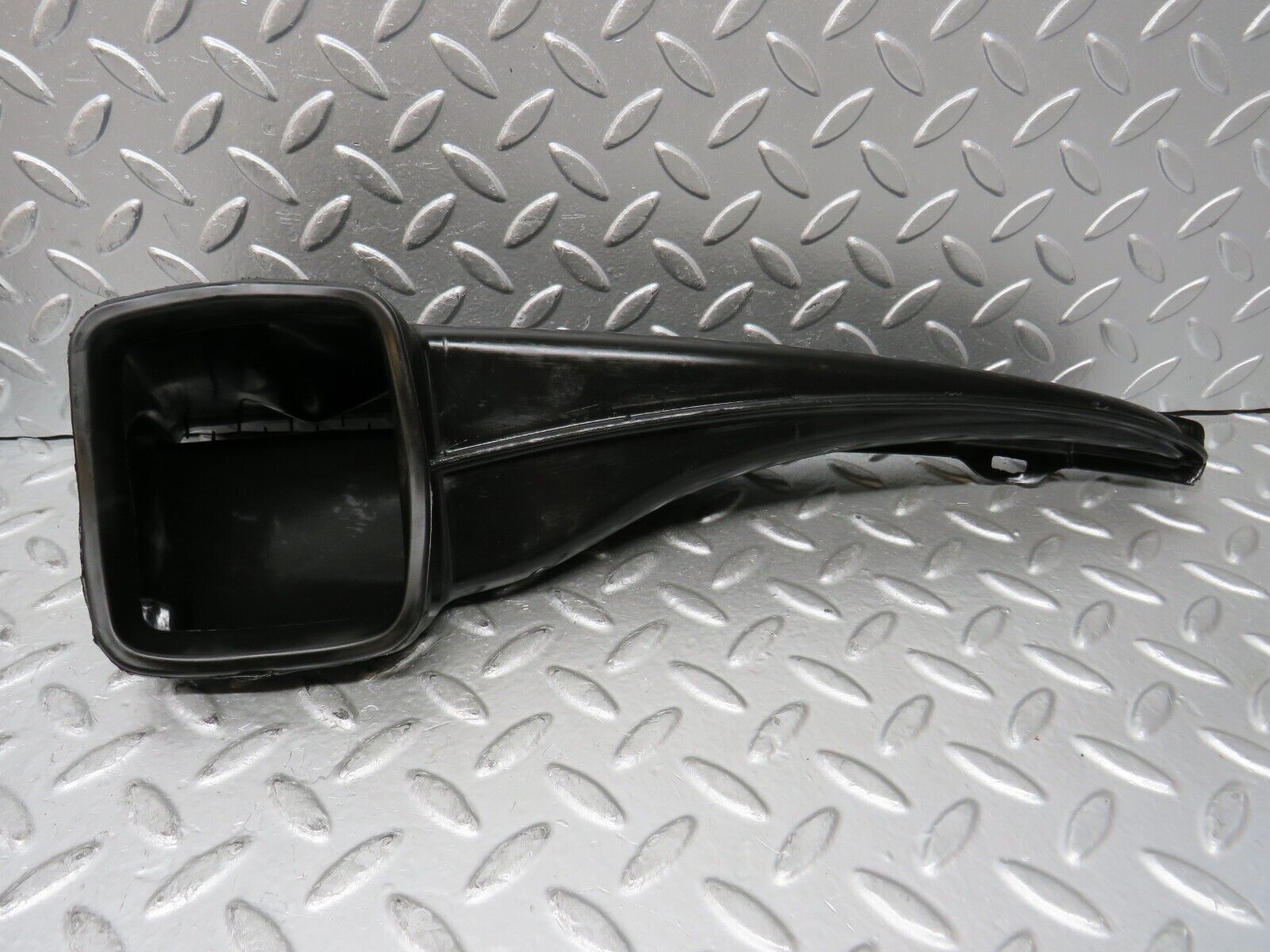 28594 Mercedes-Benz W123 230E Air Duct Vent Left And Right