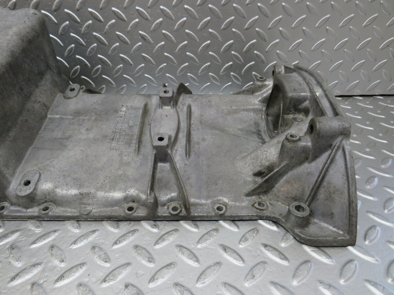 26085 Mercedes-Benz W123 200 Oil Pan Oil Sump 1020141202