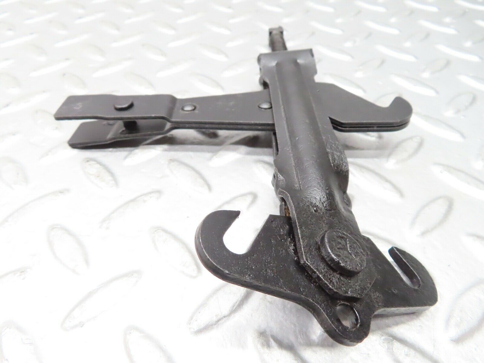 21026 Mercedes-Benz W114 250CE Coupe Handbrake Regulator