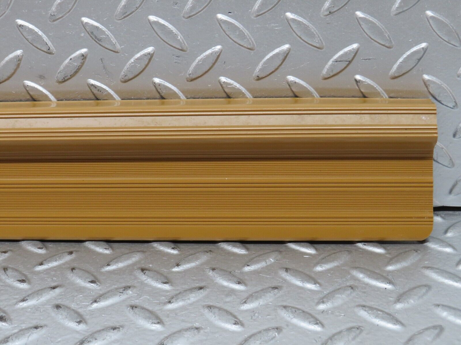 28555 Mercedes-Benz W123 230E Front Left Door Sill Trim Palomino