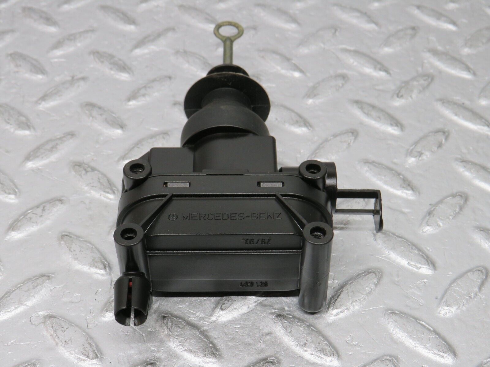 37772 Mercedes-Benz A124 320E Cabriolet Left Door Lock Vacuum Actuator