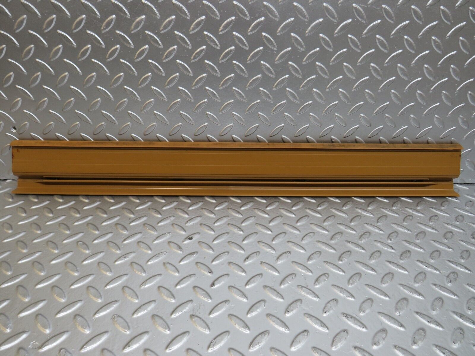 25434 Mercedes-Benz W123 200 Front Right Door Sill