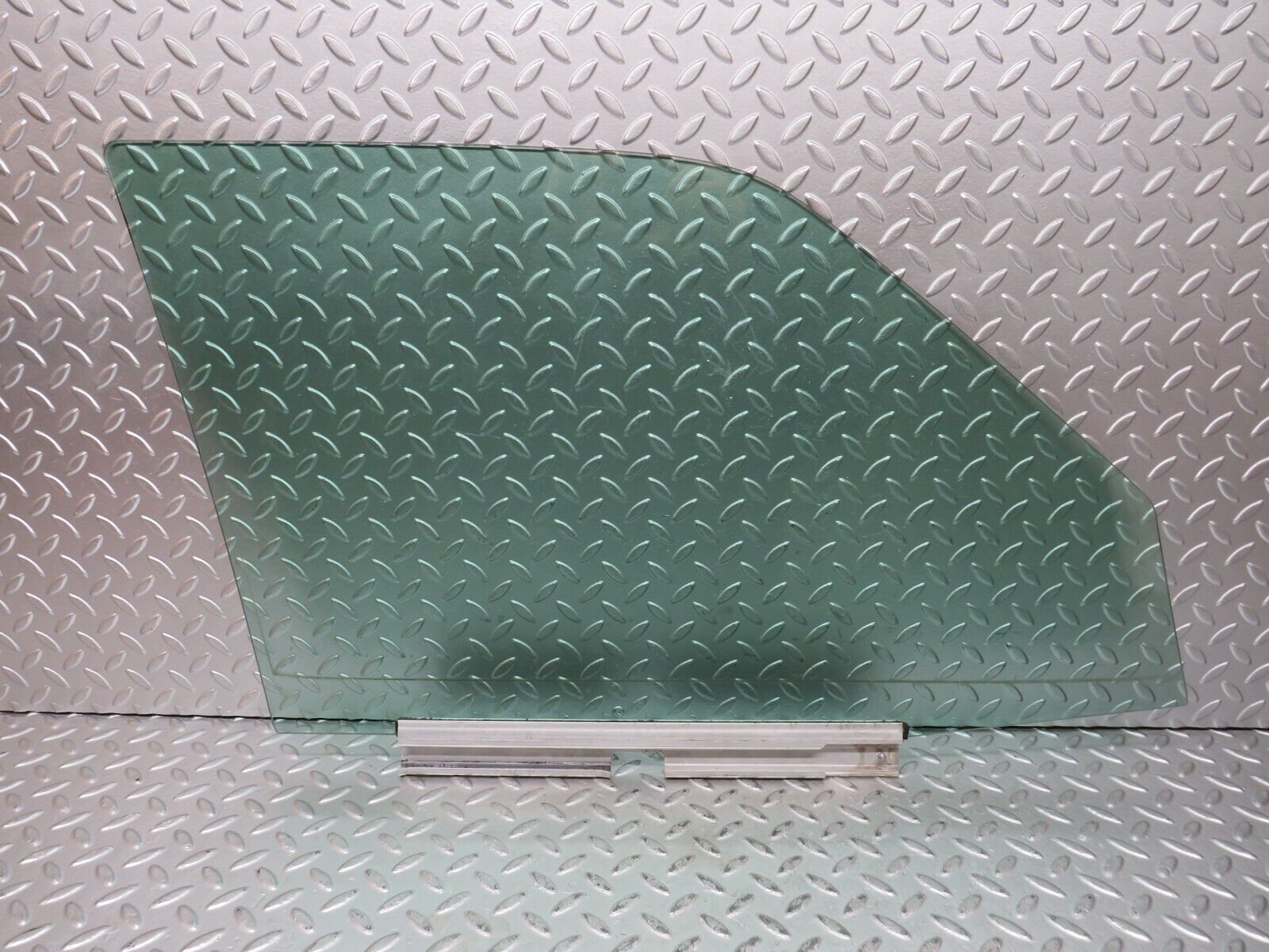 27634 Mercedes-Benz S124 300TE Wagon Front Left Door Window Glass