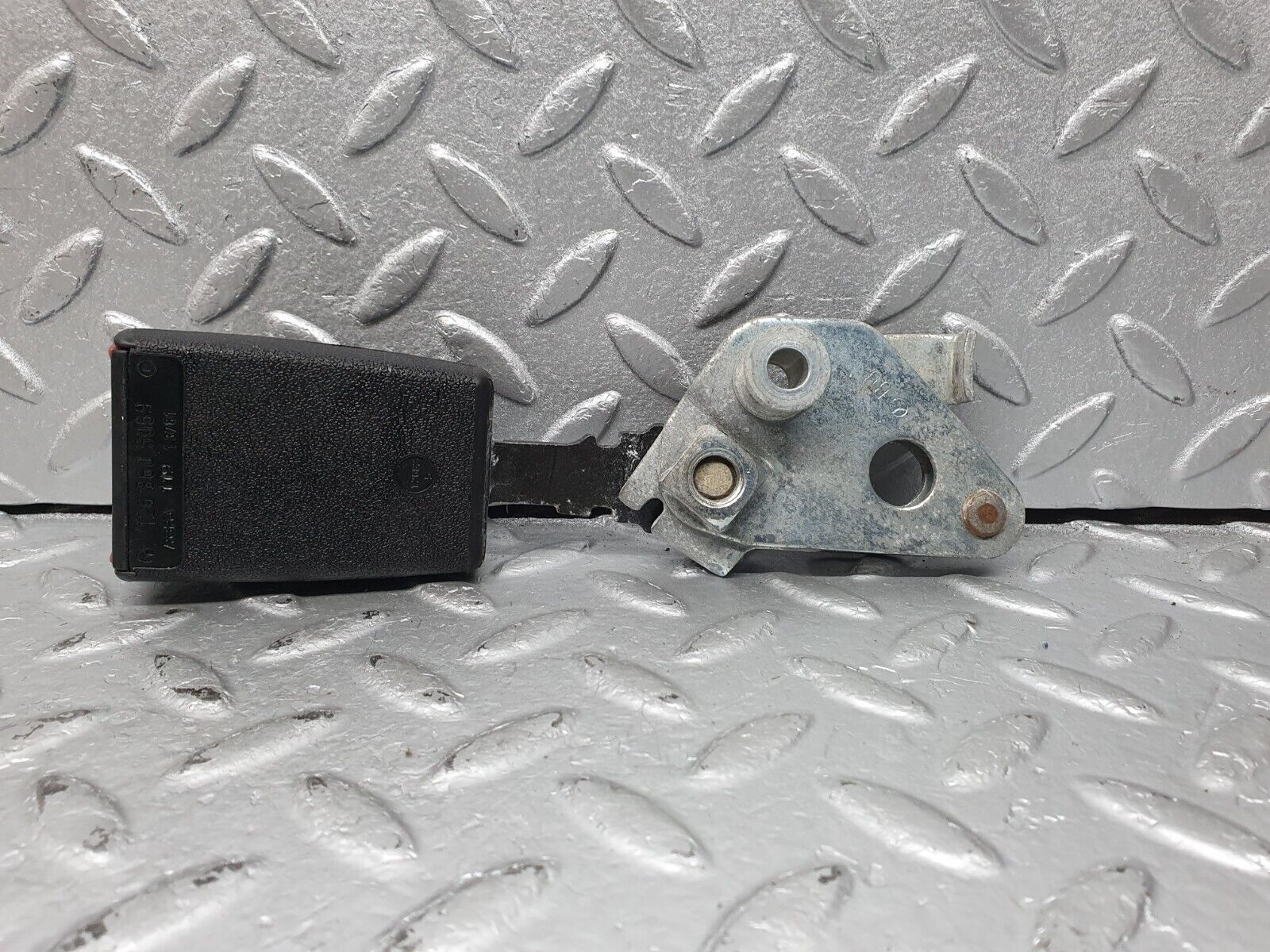 41270 Mercedes-Benz W126 300SE Front Right Seat Belt With Buckle 1268604086 126868001