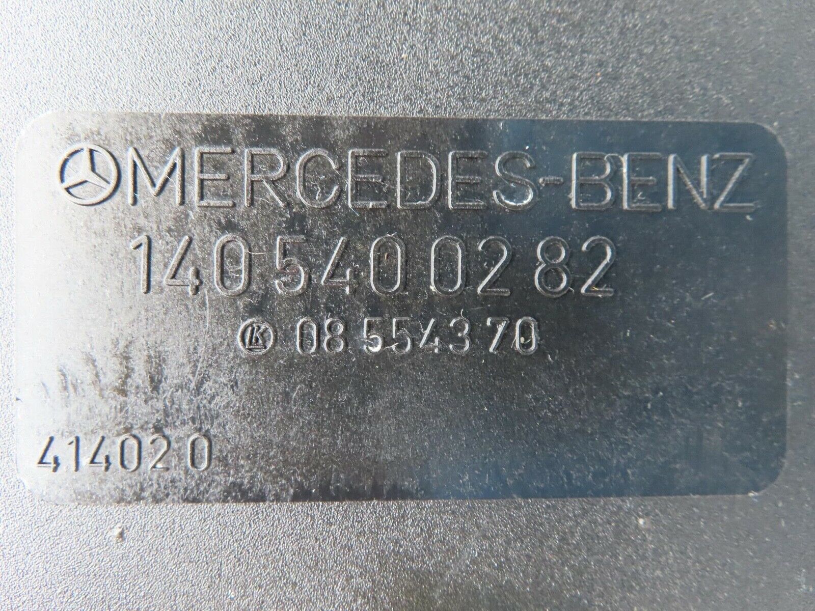 14985 Mercedes-Benz W140 S320 Fuse Box Lid 1405450073