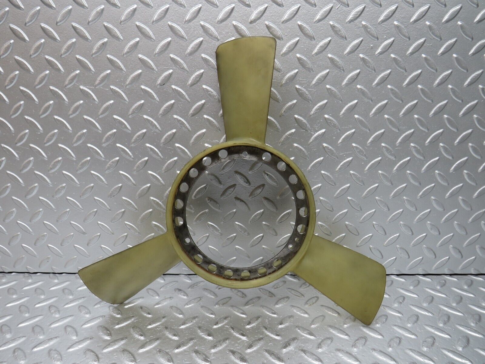 0093 Mercedes-Benz W116 350SE Engine Cooling Fan 6162000723