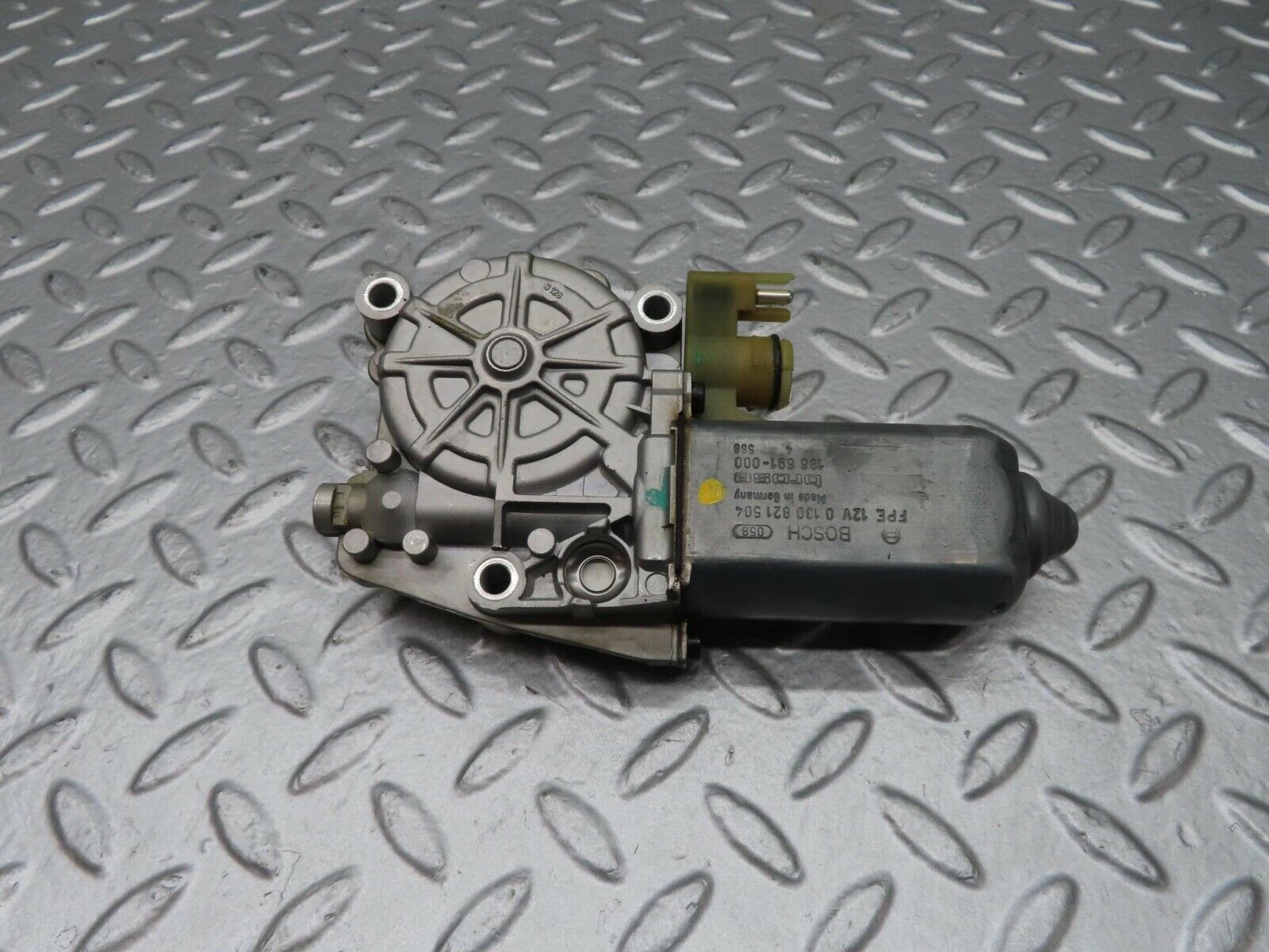 14975 Mercedes-Benz W140 S320 Front Left Window Regulator Motor 0130821504