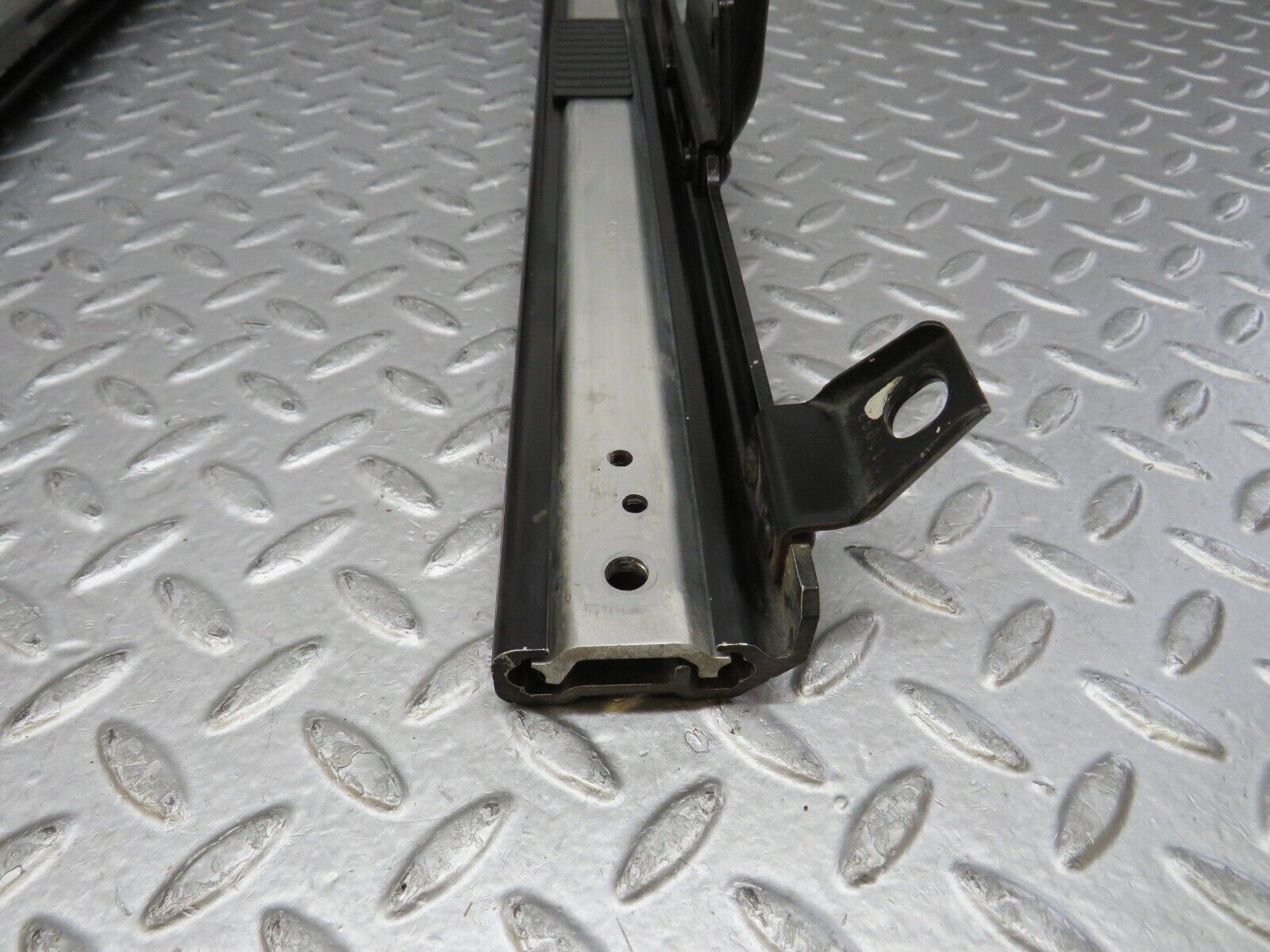 36844 Mercedes-Benz R129 300SL-24 Front Left Seat Rail 2x 1298200707 1298202107 1136201030 1136201020