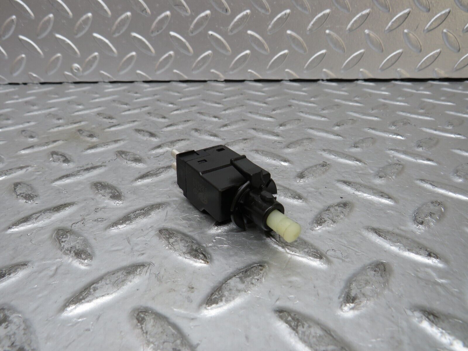 27698 Mercedes-Benz S124 300TE Wagon Brake Light Switch 0005457709