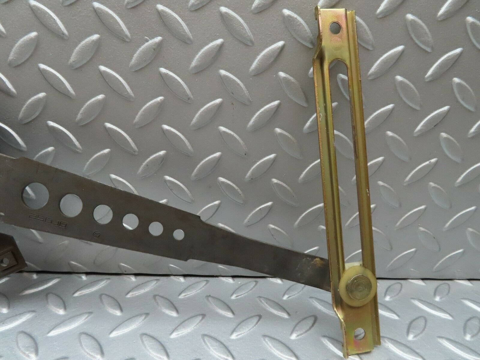 3729 Mercedes-Benz S123 200T Wagon Rear Right Manual Window Regulator