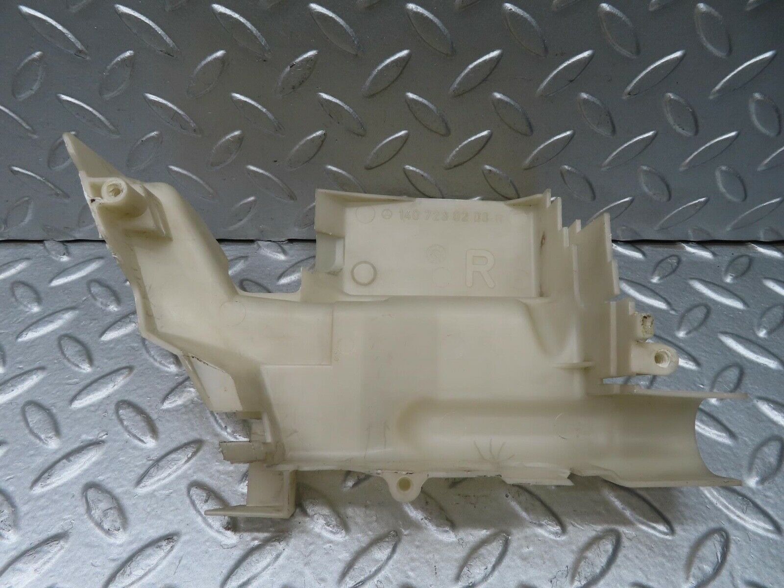 14885 Mercedes-Benz W140 S320 Door Lock Mechanism Cover 1407230108