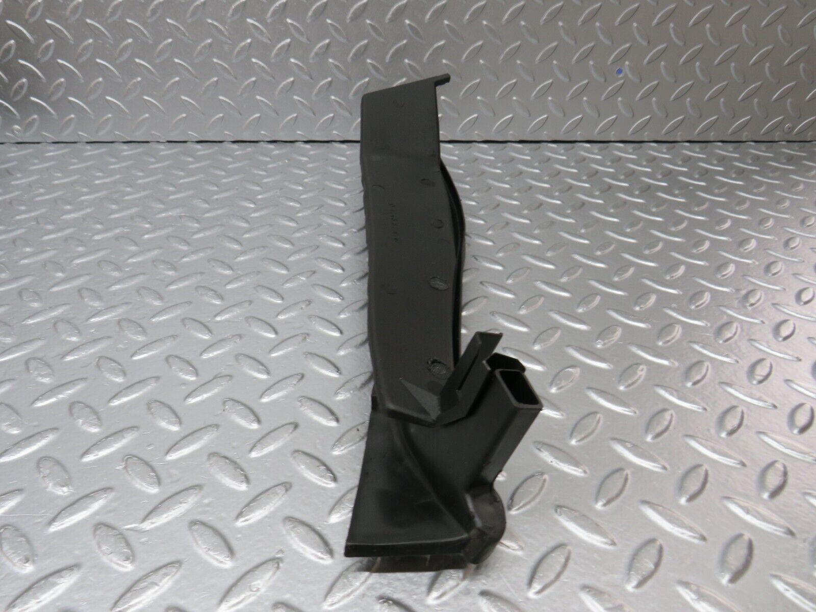 33979 Mercedes-Benz W124 260E Water Drain 1246283707 1246202667