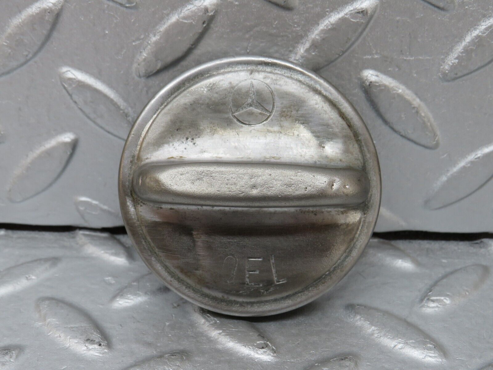 35733 Mercedes-Benz W108 Engine Oil Filler Cap