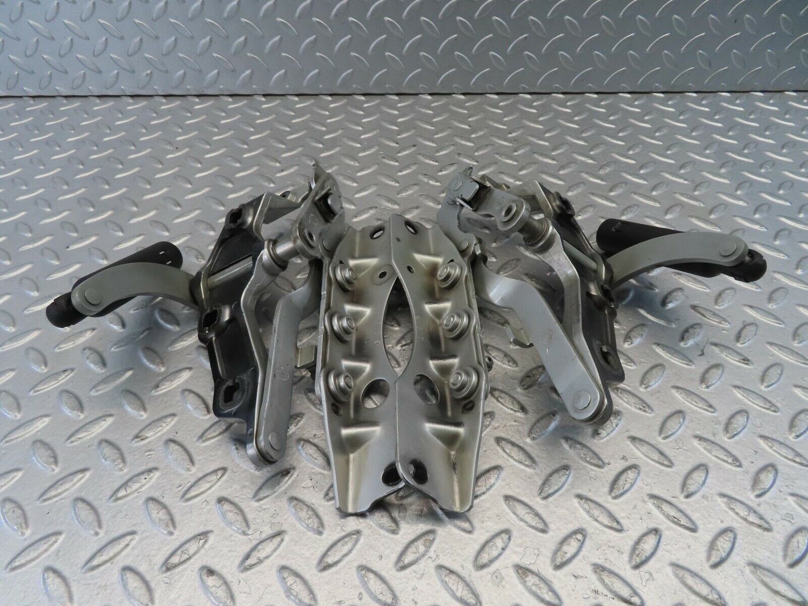 11204 Mercedes-Benz W221 S320 Bonnet Hinge Left And Right