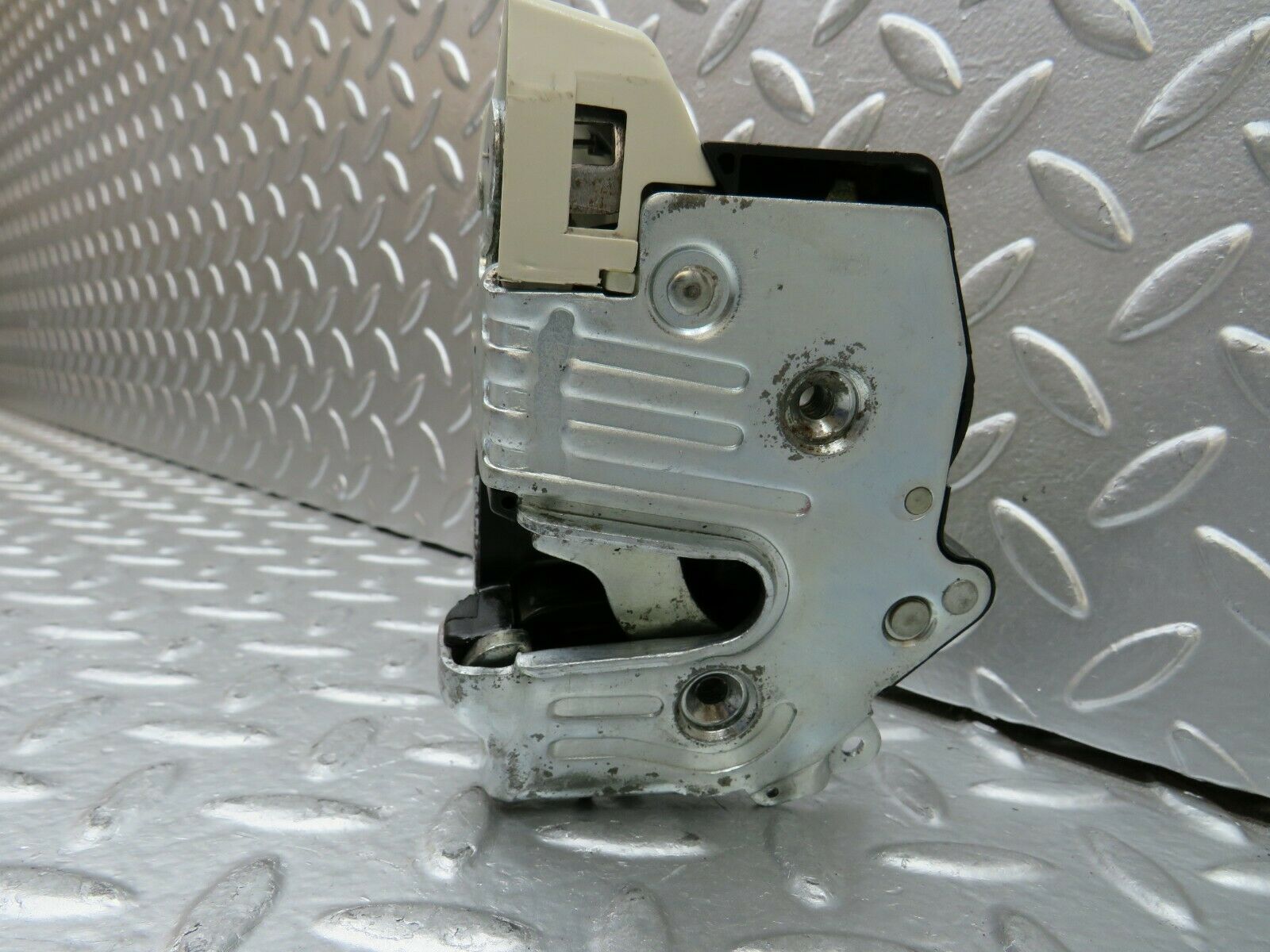 24198 Mercedes-Benz S124 220TE Wagon Rear Right Door Lock Mechanism