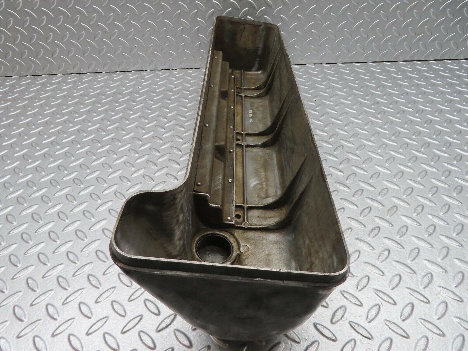 12954 Mercedes-Benz W111 220SE Cylinder Head Valve Cover 1800161305