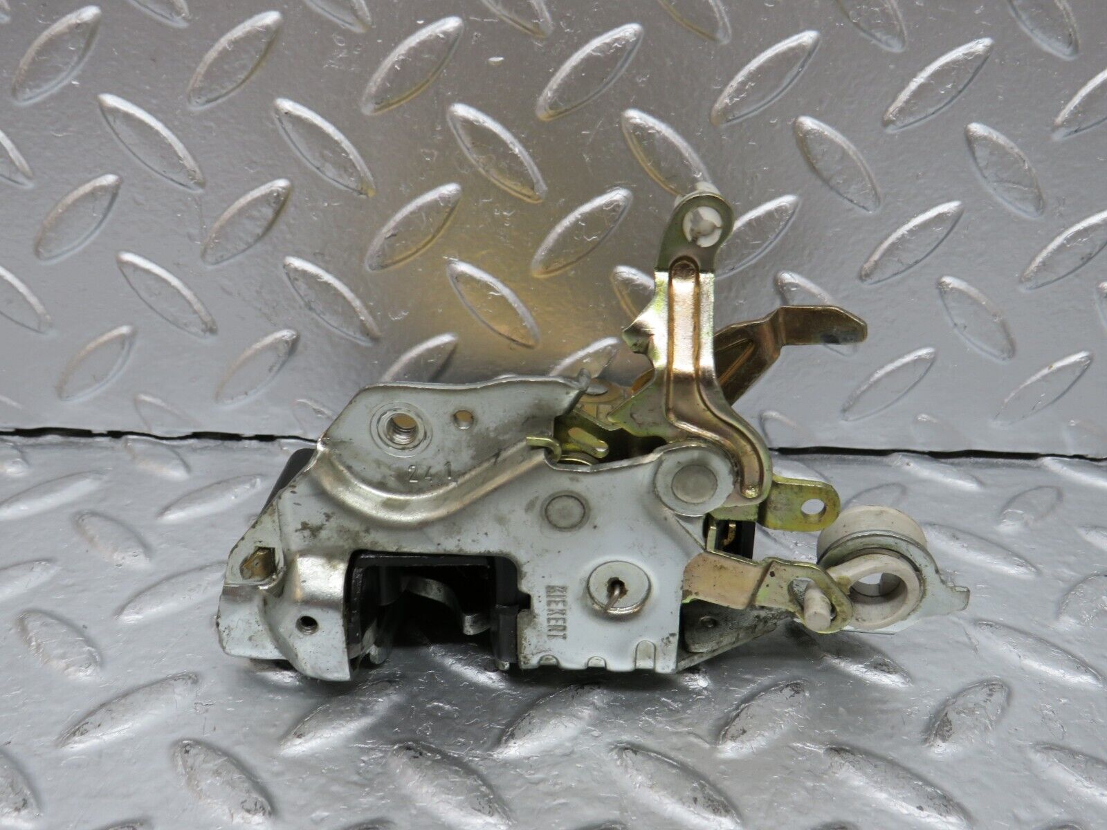 29344 Mercedes-Benz W124 230E Front Right Door Lock Mechanism