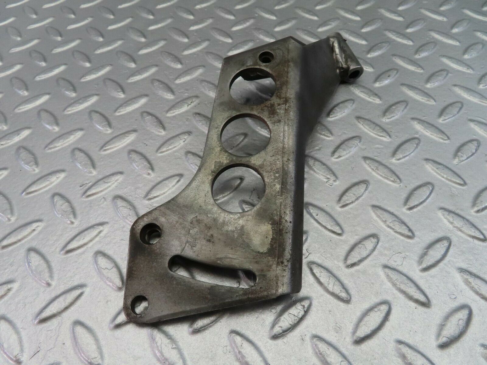 9855 Mercedes-Benz C123 280CE Coupe Power Steering Pump Bracket