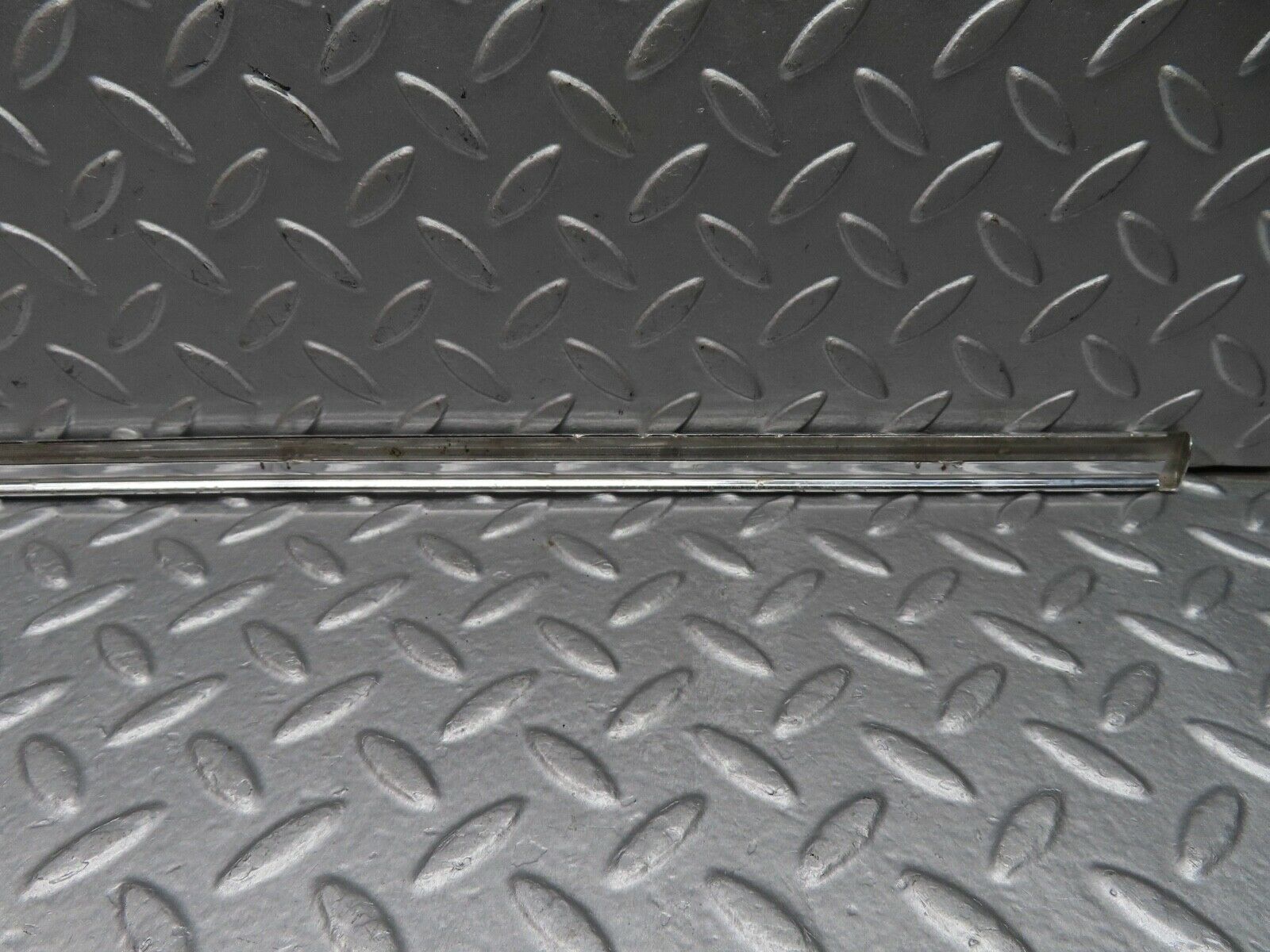 18140 Mercedes-Benz W123 200 Front Left Door Chrome Moulding Trim