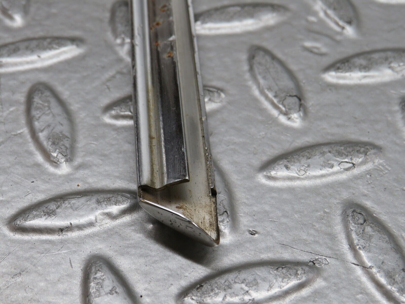 28471 Mercedes-Benz S123 240D Wagon Front Right Door Chrome Moulding Trim