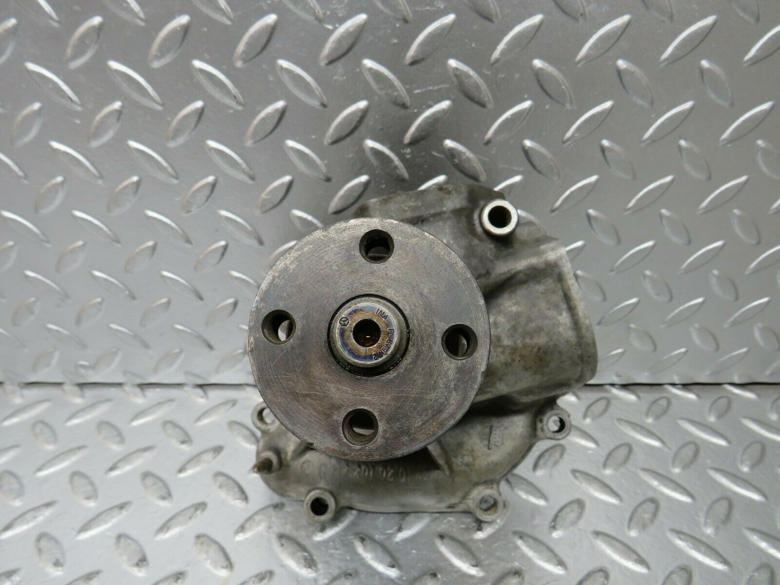 23303 Mercedes-Benz W116 350SE Water Pump 1172010201