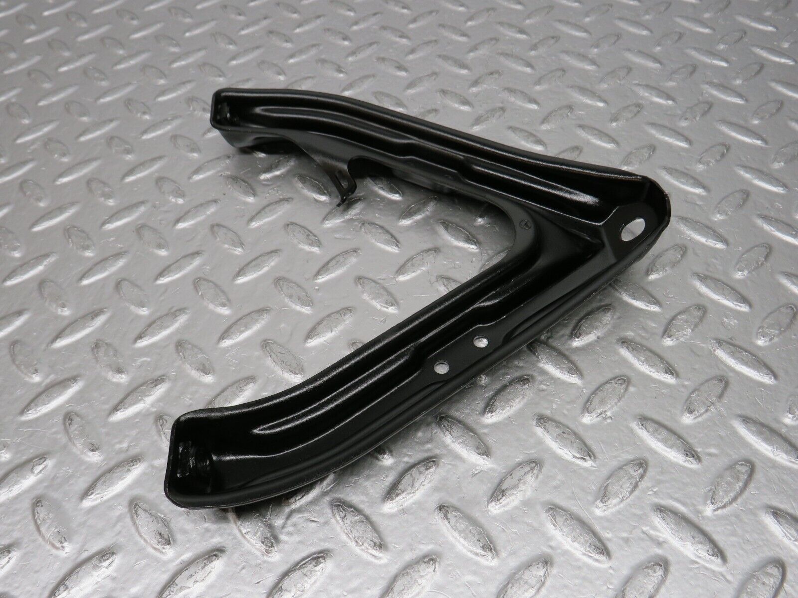 31693 Mercedes-Benz W201 190LE 1.8L Air Intake Manifold Bracket