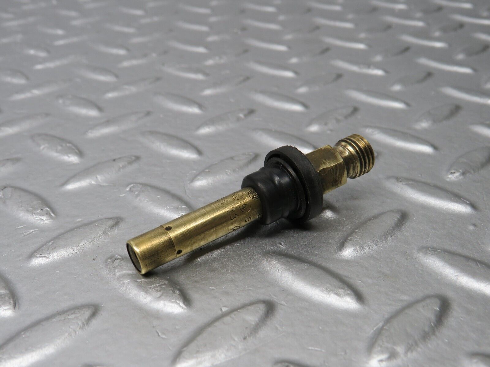 38905 Mercedes-Benz W201 190E 2.6L Fuel Injector Bosch 0000785623 0437502047