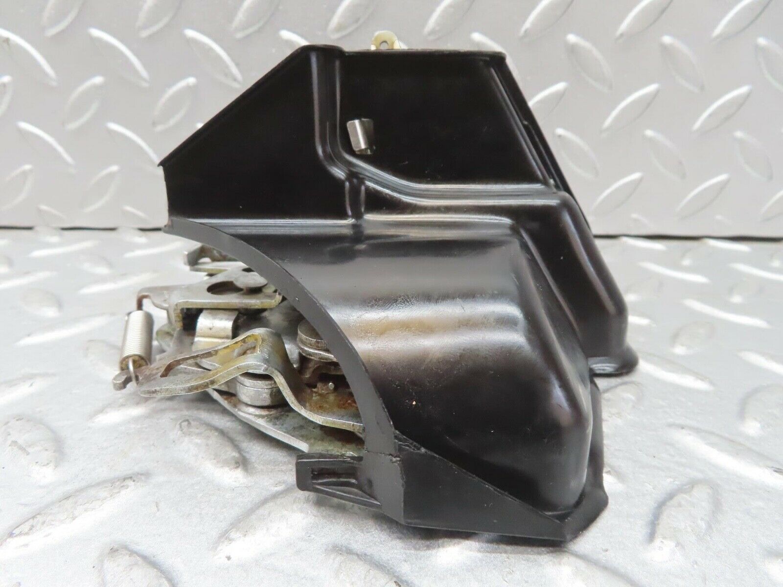 13638 Mercedes-Benz W123 200 Rear Left Door Lock Mechanism 1237330108